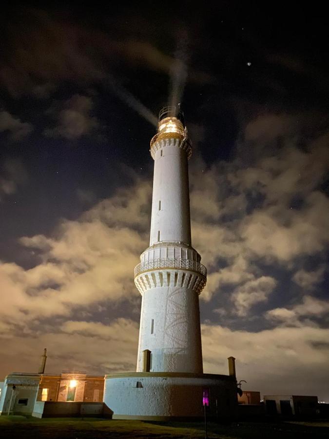 Aberdeen Lighthouse Cottages - Coastal, Dolphins エクステリア 写真