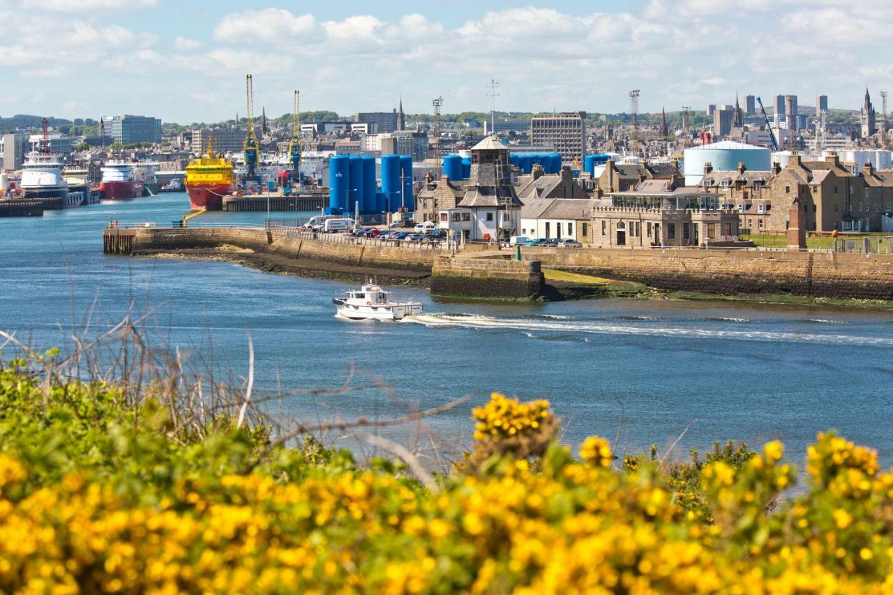 Aberdeen Lighthouse Cottages - Coastal, Dolphins エクステリア 写真